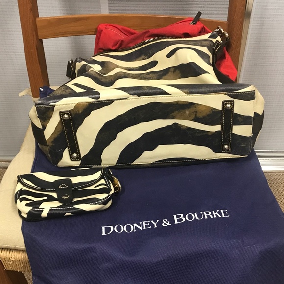 💗 Dooney & Bourke Distressed Animal Print Leather Hobo Bag w/ Coin Purse - Picture 4 of 11